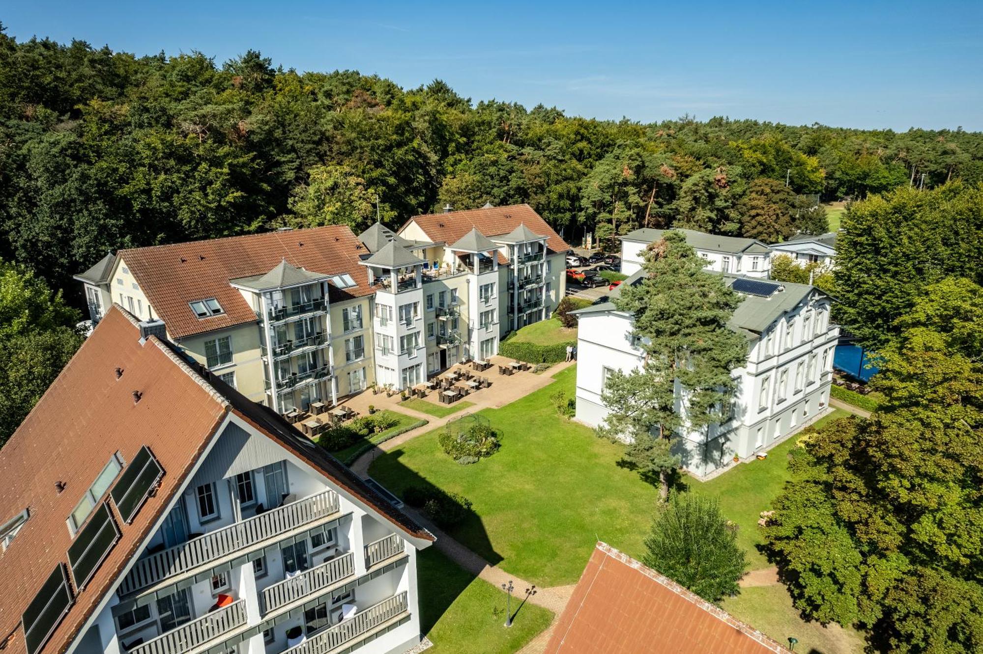 Ostseehotel Villen Im Park - Ein Rovell Hotel 제바트헤링스도르프 외부 사진