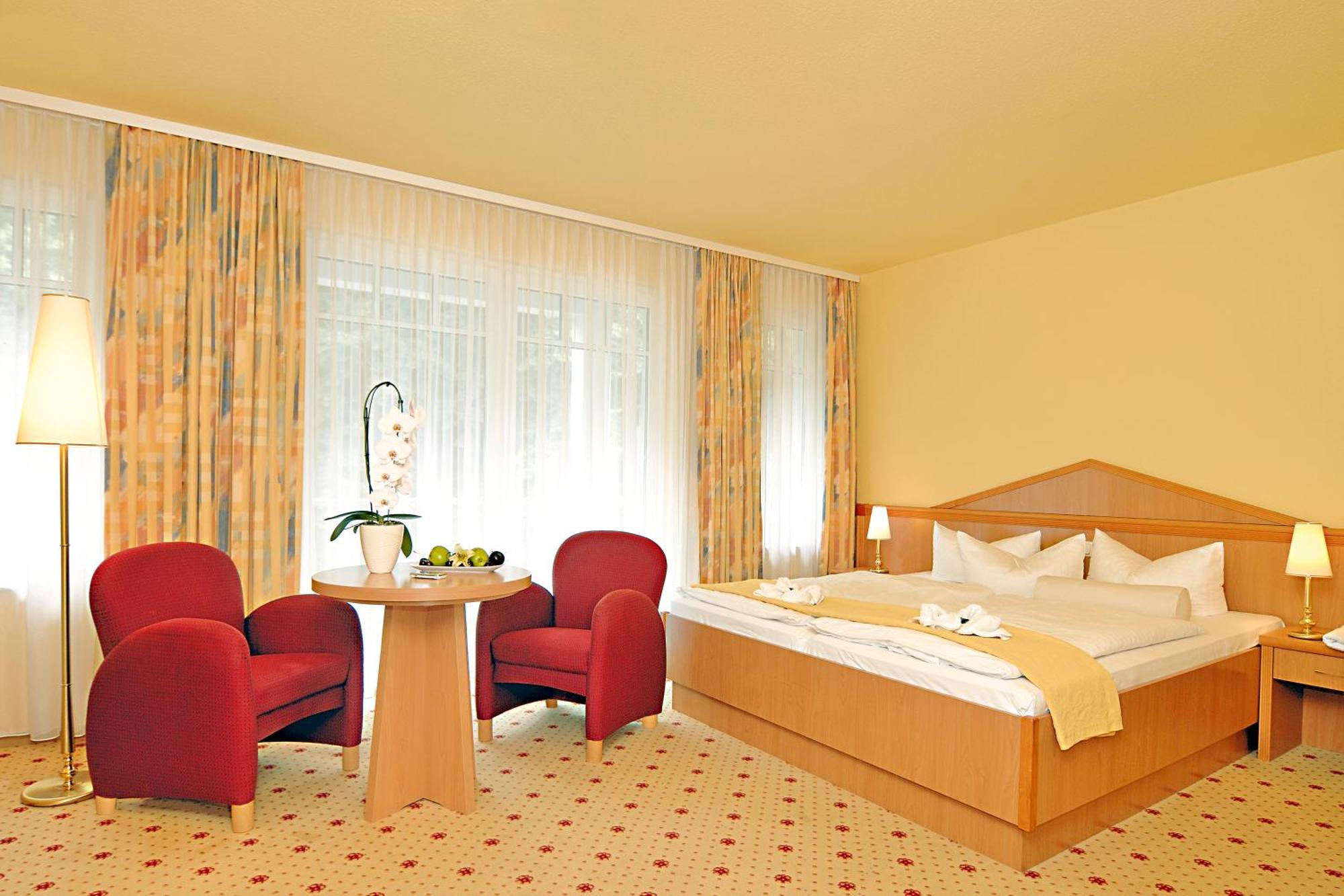 Ostseehotel Villen Im Park - Ein Rovell Hotel 제바트헤링스도르프 외부 사진