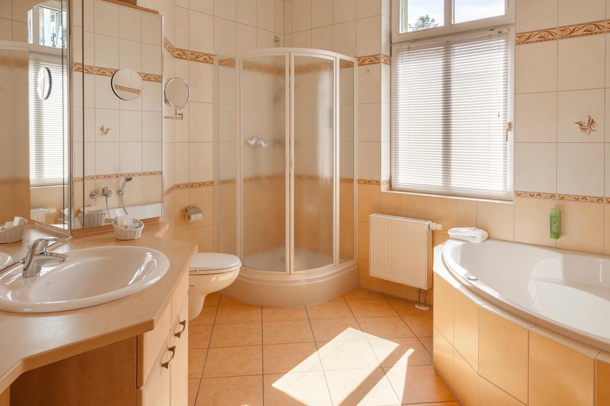 Ostseehotel Villen Im Park - Ein Rovell Hotel 제바트헤링스도르프 외부 사진