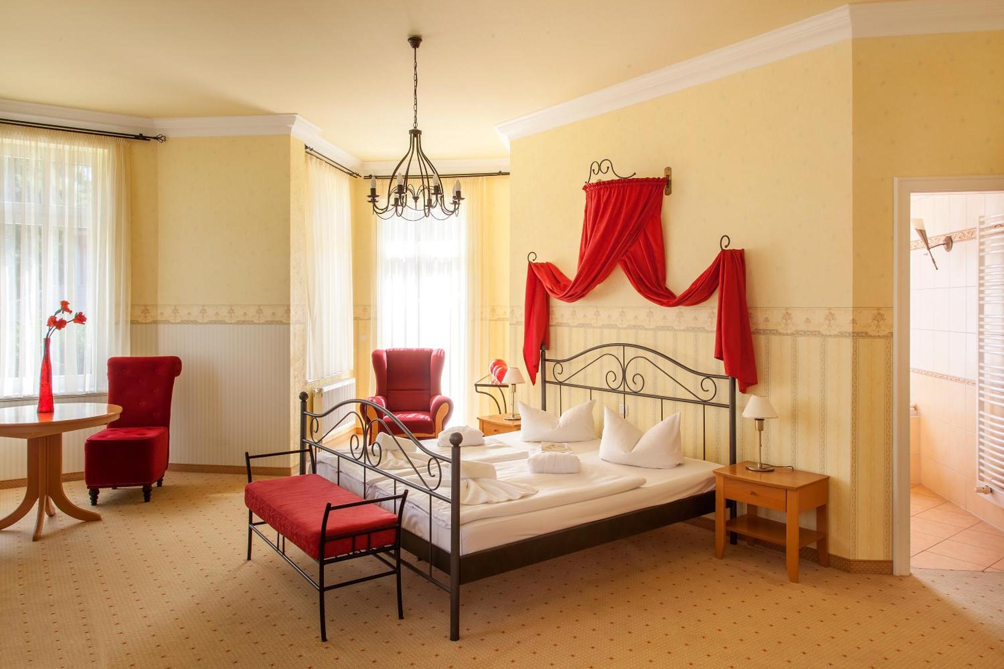 Ostseehotel Villen Im Park - Ein Rovell Hotel 제바트헤링스도르프 외부 사진