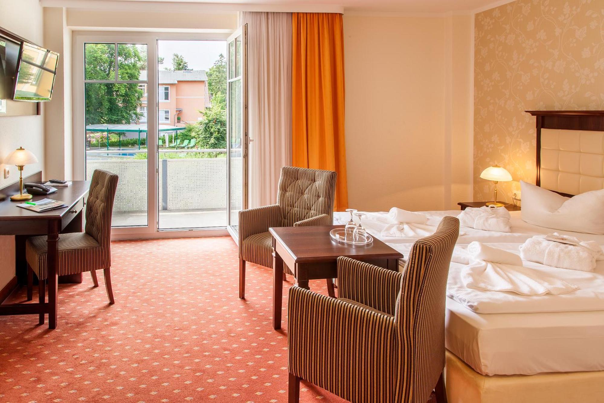Ostseehotel Villen Im Park - Ein Rovell Hotel 제바트헤링스도르프 외부 사진