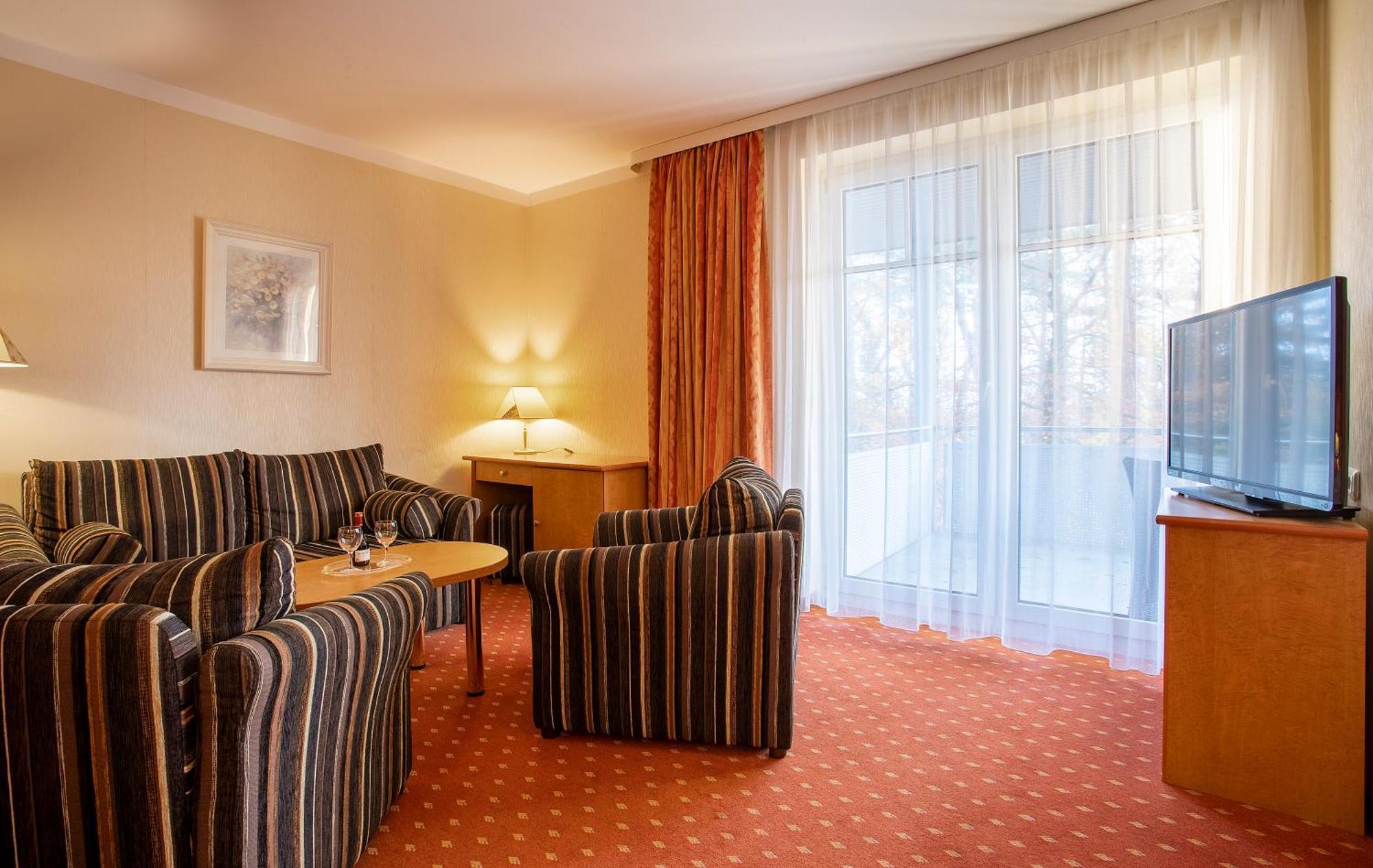 Ostseehotel Villen Im Park - Ein Rovell Hotel 제바트헤링스도르프 외부 사진