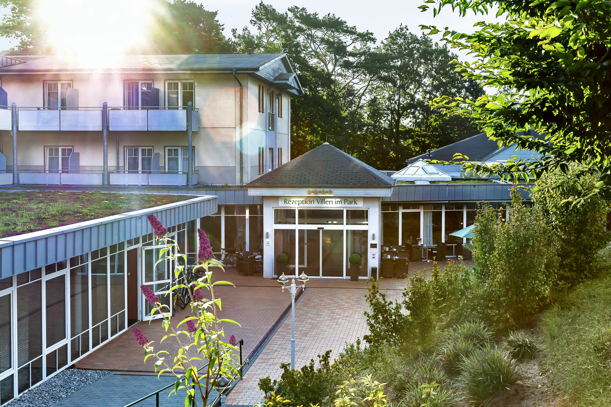 Ostseehotel Villen Im Park - Ein Rovell Hotel 제바트헤링스도르프 외부 사진